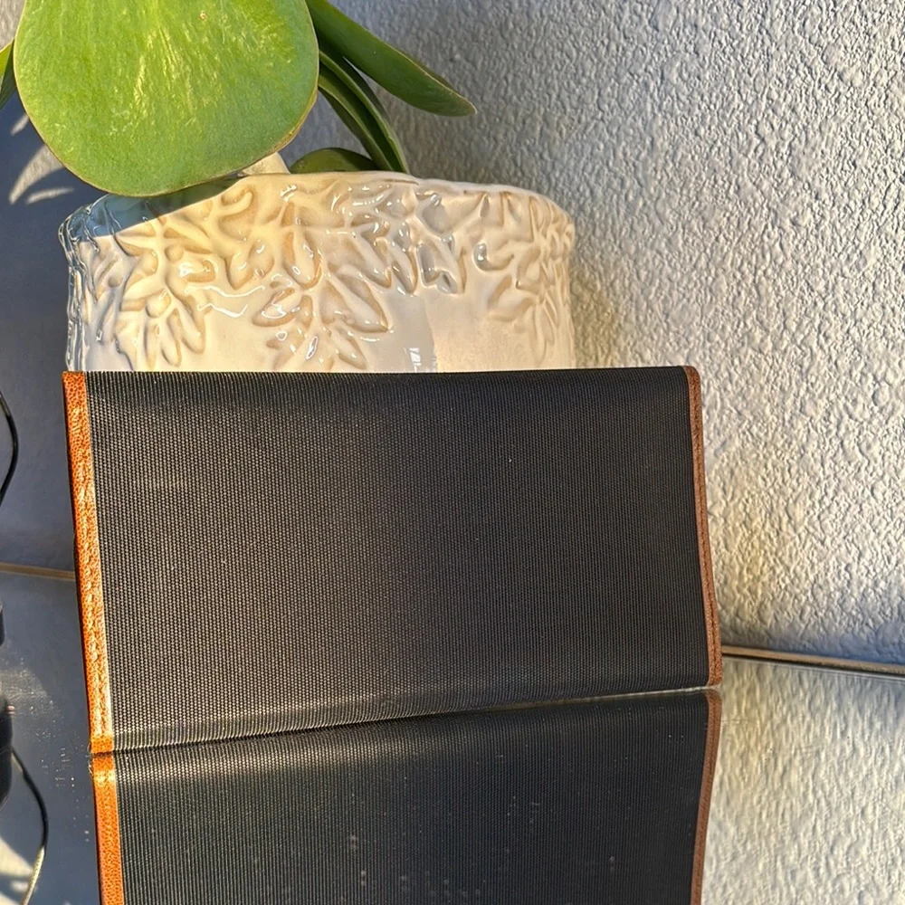 Pola Elegant Black and‎ Brown Wallet